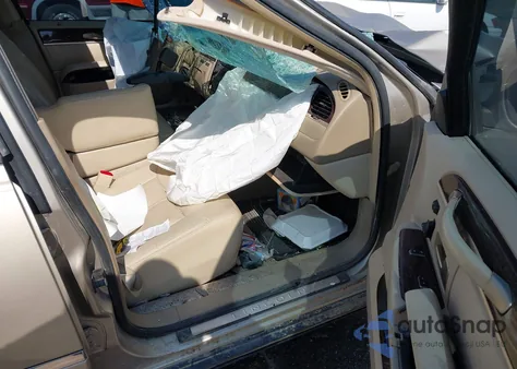 2007 Lincoln Town Car Signature Limited z USA, uszkodzony, nr VIN 1LNHM82W47Y620980